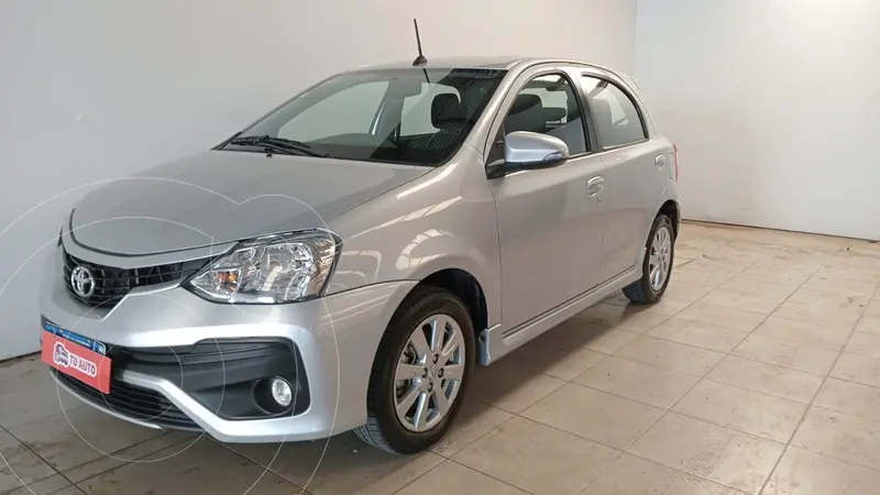 Foto Toyota Etios Hatchback XLS usado (2018) color Plata financiado en cuotas(anticipo $2.880.000)