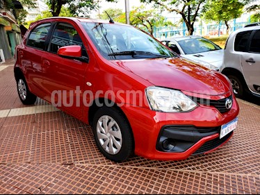 Toyota Etios Hatchback XS usado (2017) color Rojo precio $589.990
