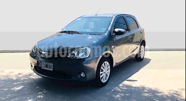 foto Toyota Etios Hatchback XLS usado (2014) color Gris Oscuro precio $550.000