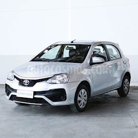 foto Toyota Etios Hatchback XS usado (2018) color Gris precio $767.000