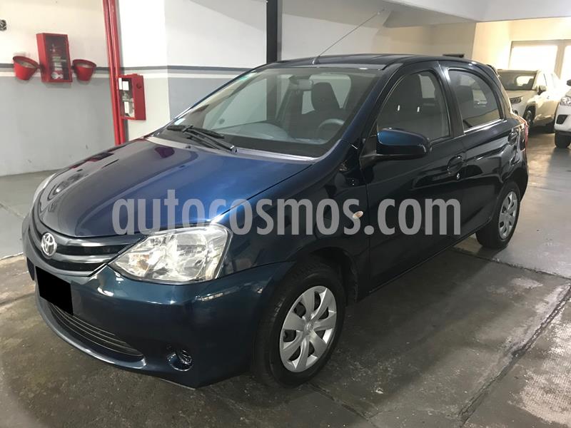 foto Toyota Etios Hatchback XS usado (2016) color Azul Catalina precio $960.000