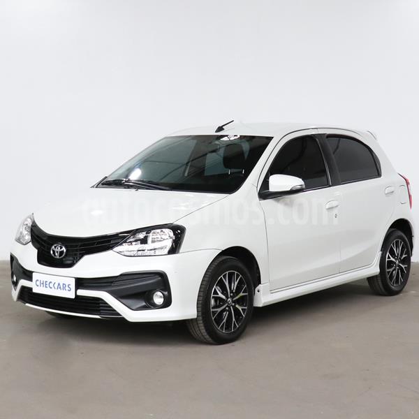 Toyota Etios Hatchback XS usado (2018) color Blanco precio $1.039.700