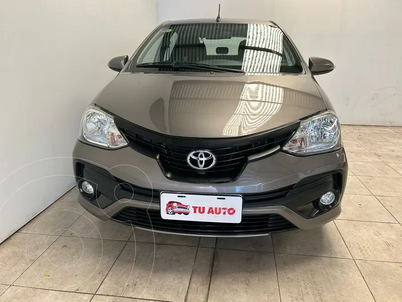 Foto Toyota Etios Hatchback XLS 2016/17 usado (2017) color Gris Oscuro precio $17.800.000