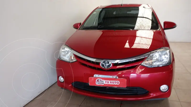 Foto Toyota Etios Hatchback XLS usado (2015) color Rojo precio $16.500.000