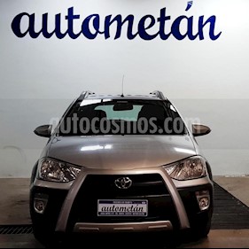 foto Toyota Etios Hatchback Cross usado (2014) color Gris Claro precio $675.000