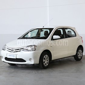 Toyota Etios Hatchback XS usado (2016) color Blanco Perla precio $495.000