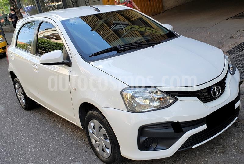 foto Toyota Etios Hatchback XS usado (2018) color Blanco precio $1.250.000