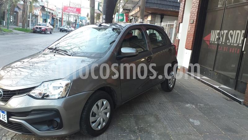 Toyota Etios Hatchback X usado (2019) color Arena precio $1.050.000