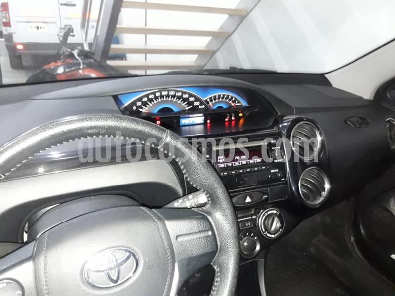 foto Toyota Etios Hatchback XLS usado (2015) color Azul precio $630.000