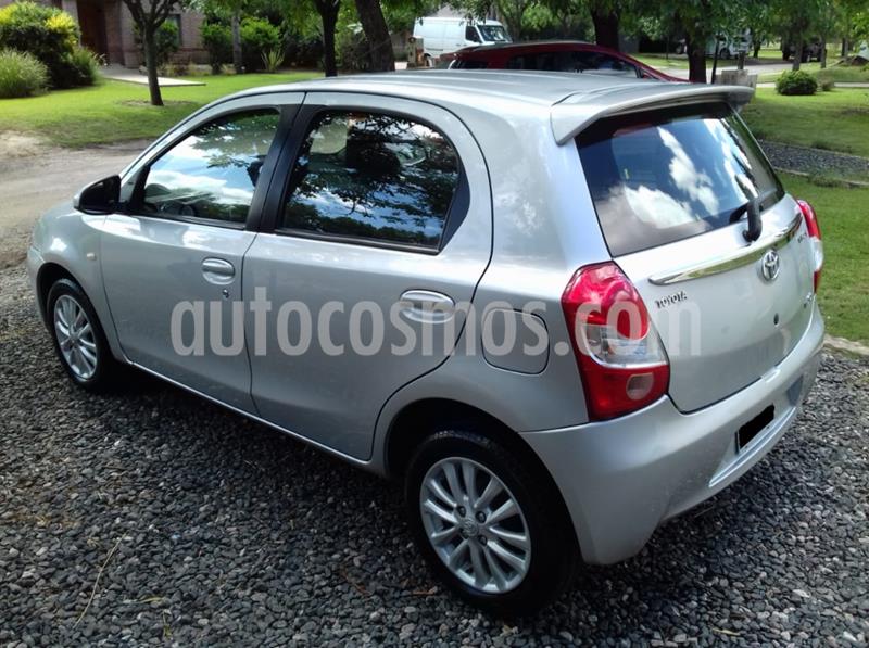 Toyota Etios Hatchback XLS usado (2014) color Gris Claro precio $790.000