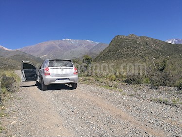 Toyota Etios Hatchback XLS 2016/17 usado (2017) color Gris Plata precio $615.000