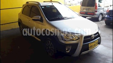 foto Toyota Etios Hatchback Cross usado (2015) color Gris Claro precio $459.000