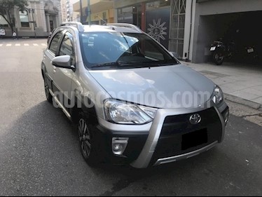 Foto venta Auto usado Toyota Etios Hatchback Cross (2014) color Plata precio $350.000