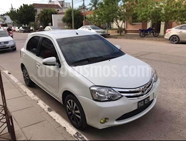 Toyota Etios Hatchback Platinum usado (2015) color Blanco Perla precio $440.000