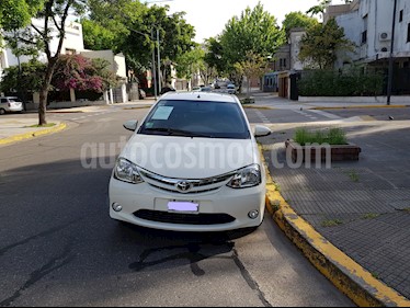 foto Toyota Etios Hatchback XLS 2015/2016 usado (2015) color Blanco precio $450.000