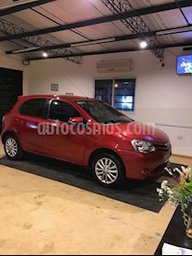 Foto Toyota Etios Hatchback XLS usado (2016) color Rojo precio $385.000