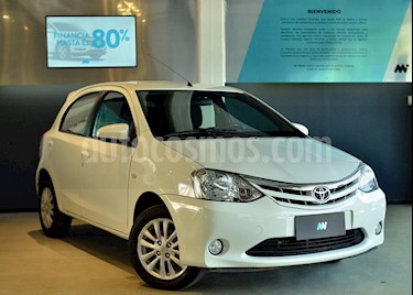 foto Toyota Etios Hatchback XLS usado (2014) color Blanco precio $450.000