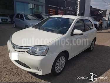 foto Toyota Etios Hatchback XLS usado (2016) color Blanco precio $1.234.567