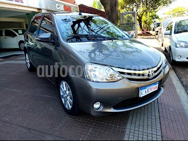 foto Toyota Etios Hatchback XLS usado (2017) color Gris precio $494.990