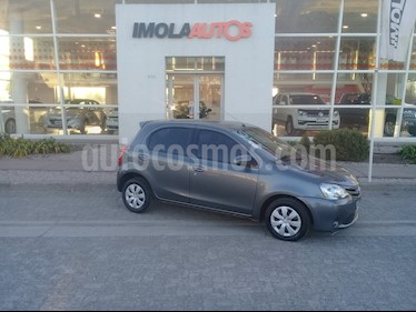 Foto venta Auto usado Toyota Etios Hatchback XS (2014) color Gris Oscuro precio $340.000