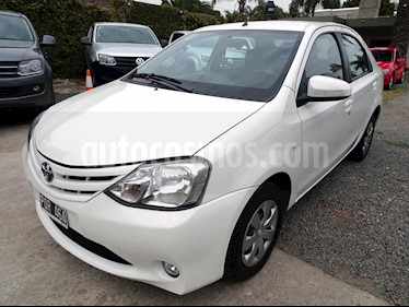 Foto Toyota Etios Sedan - usado (2016) color Blanco precio $435.000