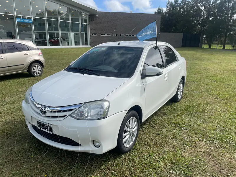 Foto Toyota Etios Sedan XLS 2015/2016 usado (2016) color Blanco precio $15.500.000