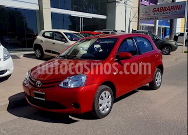 foto Toyota Etios Sedán XS usado (2014) color Rojo precio $465.000
