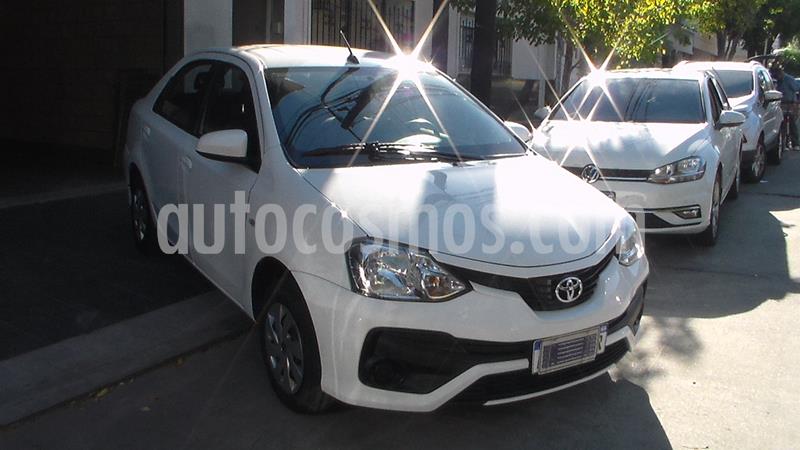 foto Toyota Etios Sedán XS usado (2017) color Blanco precio $799.900