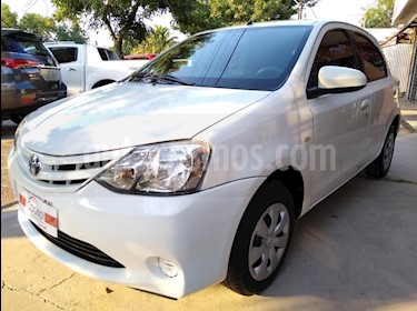 foto Toyota Etios Sedán XS usado (2014) color Blanco precio $1.111.111
