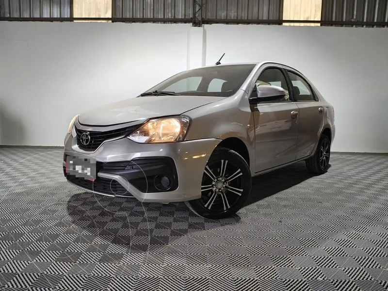 Foto Toyota Etios Sedan XS usado (2017) color Gris Plata  precio $17.150.000