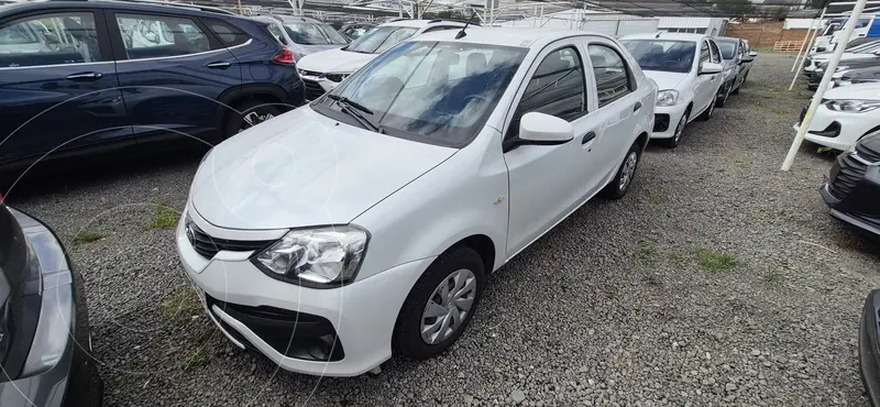 Foto Toyota Etios Sedan X usado (2023) color Blanco precio $18.900.000