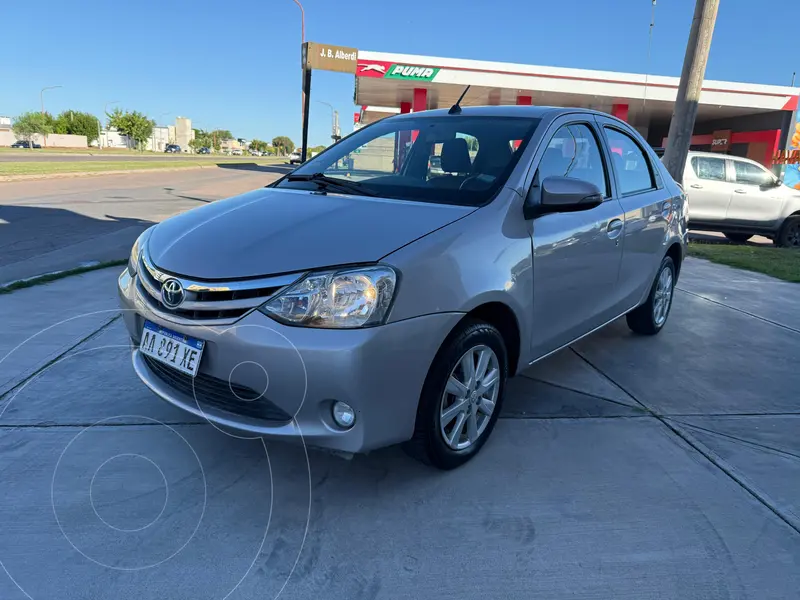 Foto Toyota Etios Sedan XLS 2016/17 usado (2017) color Beige precio $16.500.000