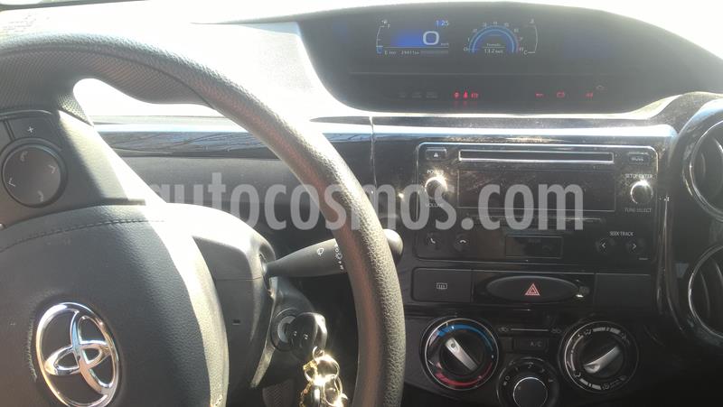 foto Toyota Etios Sedán XS usado (2017) color Blanco precio $850.000