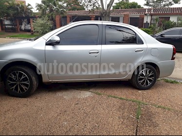 Toyota Etios Sedan Platinum Aut 2016/17 usado (2017) color Plata precio $750.000