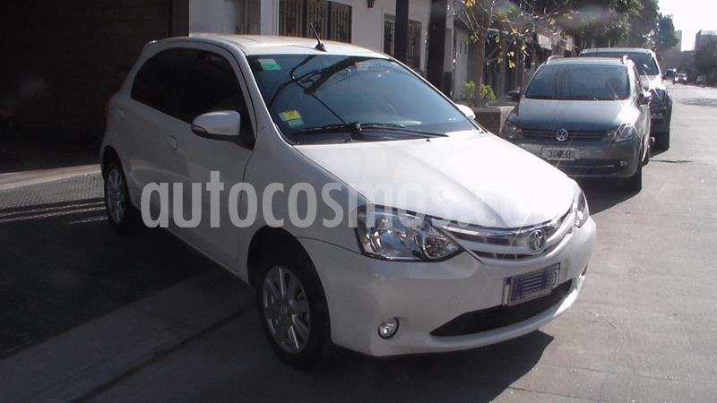 foto Toyota Etios Sedán XLS Aut 2016/17 usado (2017) color Blanco precio $849.900