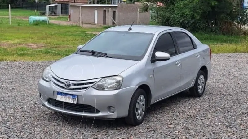 Foto Toyota Etios Sedan XS usado (2017) color Gris financiado en cuotas(anticipo $7.800.000 cuotas desde $353.900)