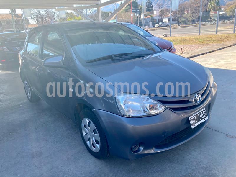 foto Toyota Etios Sedán XS usado (2014) color Gris Oscuro precio $595.000