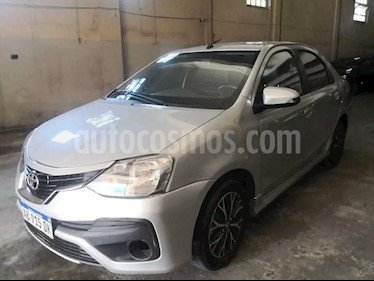 Toyota Etios Sedan Platinum Aut usado (2017) color Gris Plata precio $510.000