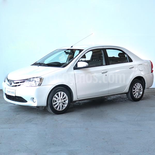 foto Toyota Etios Sedán XLS usado (2015) color Blanco precio $845.000