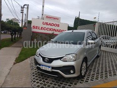 Toyota Etios Sedan XLS usado (2017) color Gris Plata precio $590.000