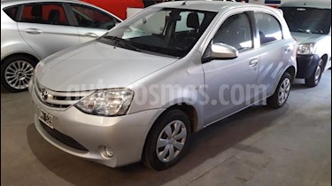 foto Toyota Etios Sedán XS usado (2015) color Gris Claro precio $620.000