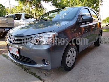Toyota Etios Sedan XS usado (2015) color Gris Oscuro precio $1.111.111