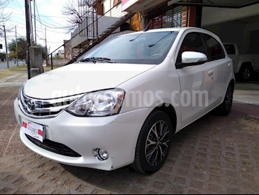 Toyota Etios Sedan Platinum Aut usado (2016) color Blanco precio $1.111.111
