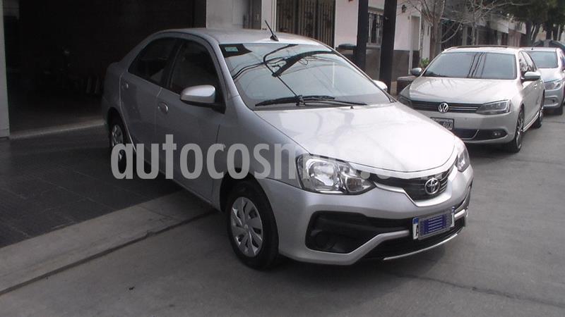 Toyota Etios Sedan XS usado (2017) color Plata precio $699.900