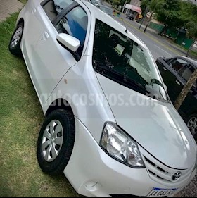 foto Toyota Etios Sedán XS usado (2016) color Blanco precio $550.000