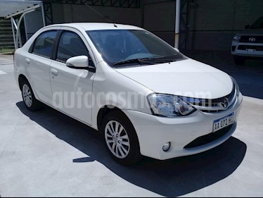 Foto Toyota Etios Sedan XLS usado (2016) color Blanco precio $541.000