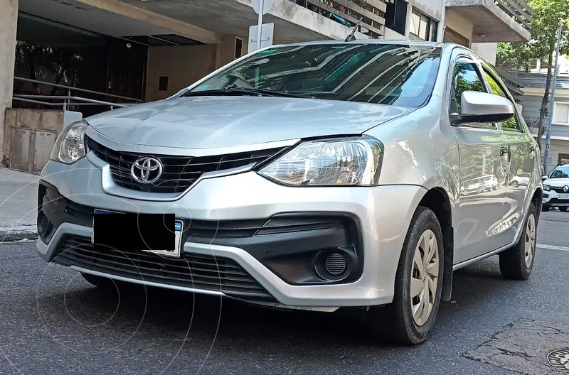 Foto Toyota Etios Sedan X usado (2018) color Plata precio $16.000.000
