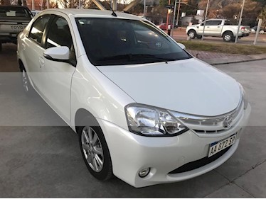 foto Toyota Etios Sedán XLS Aut usado (2017) color Blanco precio $500.000
