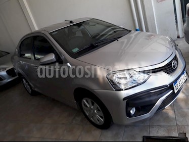 foto Toyota Etios Sedán XLS Aut usado (2017) color Gris Claro precio $555.000