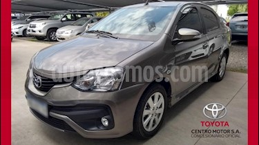 Foto venta Auto usado Toyota Etios Sedan XLS (2017) color Gris Oscuro precio $470.000